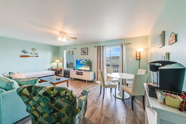 Building Photo - 15010 Leeward Dr