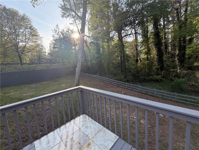 Building Photo - 3336 Camelot Dr NE