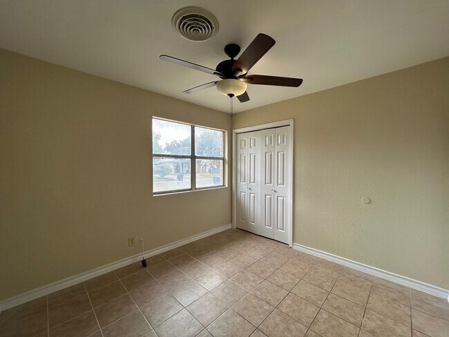 Building Photo - 1006 Laurel Dr