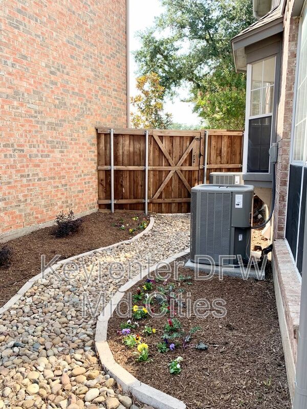 Building Photo - 8702 Saddlehorn Dr