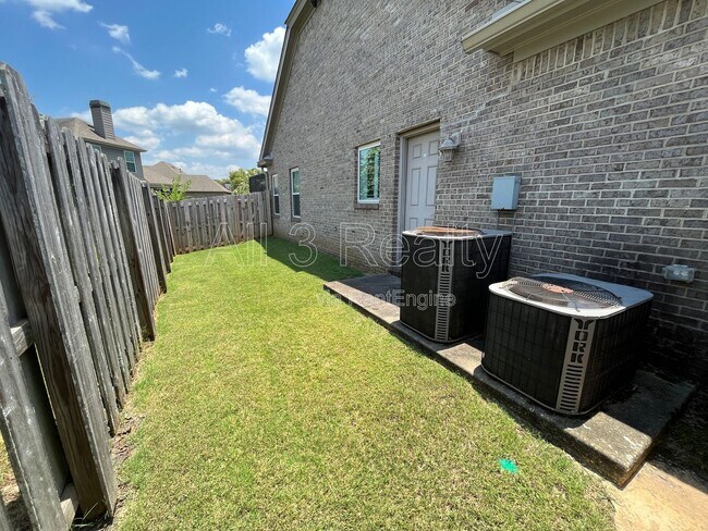 Building Photo - 1924 Wyngate Loop