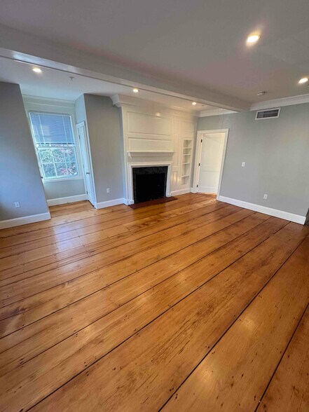 Building Photo - 393 Essex St