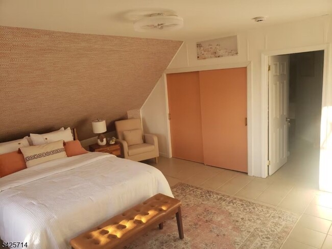 Building Photo - 187 Milford Ave