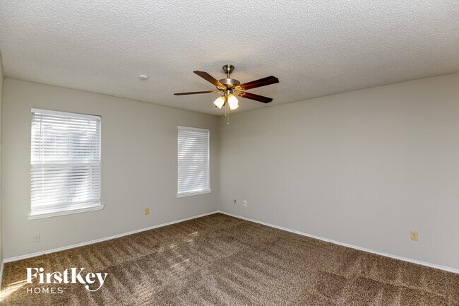 Building Photo - 10913 Ives St