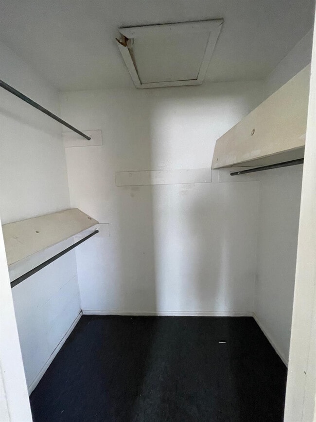 Building Photo - 610 N Elkhart Ave