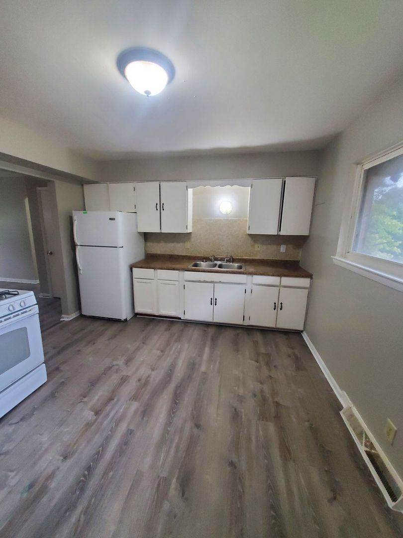 Building Photo - 8230 W Villard Ave