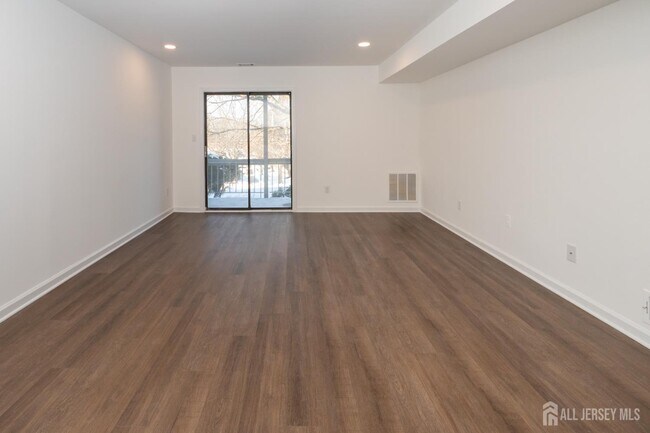 Building Photo - 801 Woodbridge Commons Way