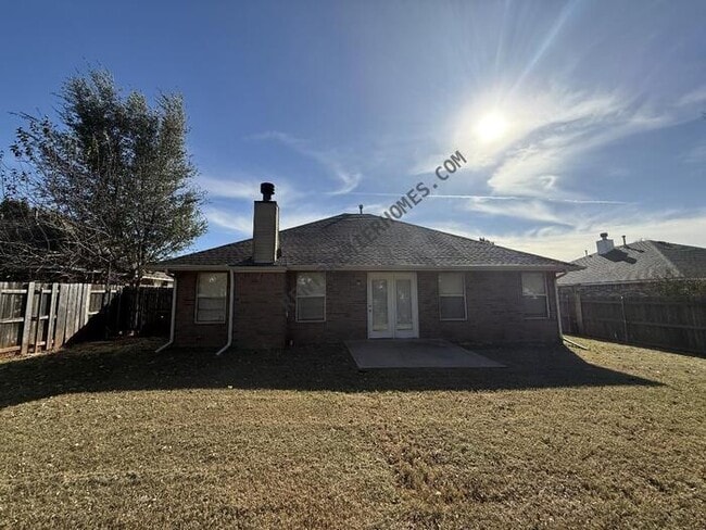 Building Photo - 325 W Strasburg Way