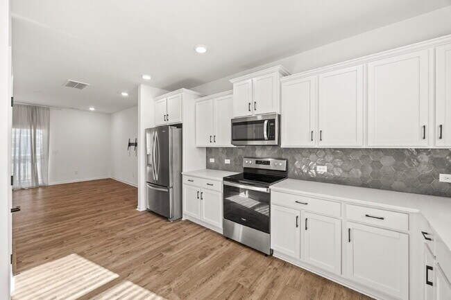Building Photo - Your Perfect Charlotte Townhome Awaits — Bright, Modern, and Move-In Ready!