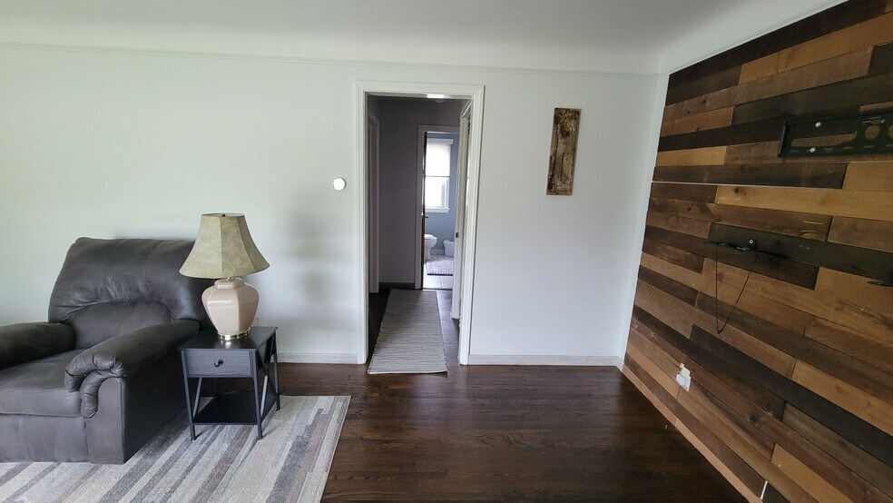 Building Photo - 3429 Ingleside Dr