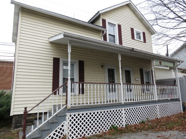 Building Photo - 352 Randolph St