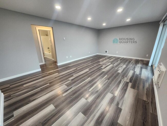 Building Photo - 12421 E Riverside Ave