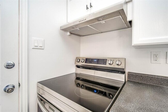 Building Photo - 2601 Rosedale St