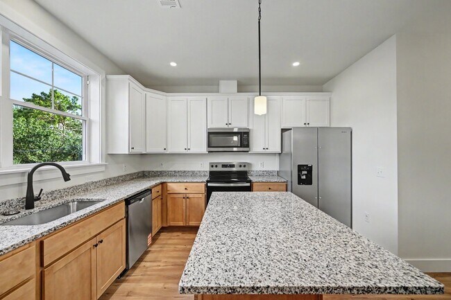 Building Photo - 212 Hull Ave