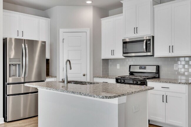 Building Photo - Two-story 3BR/2.5BA townhome in Foxcroft T...
