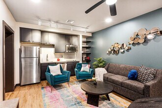 Building Photo - 611 Commerce St