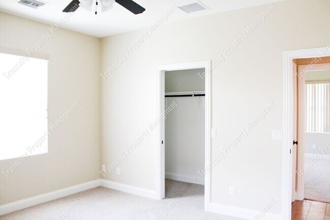 Building Photo - Spacious Custom Home Near Lindsay and McKe...