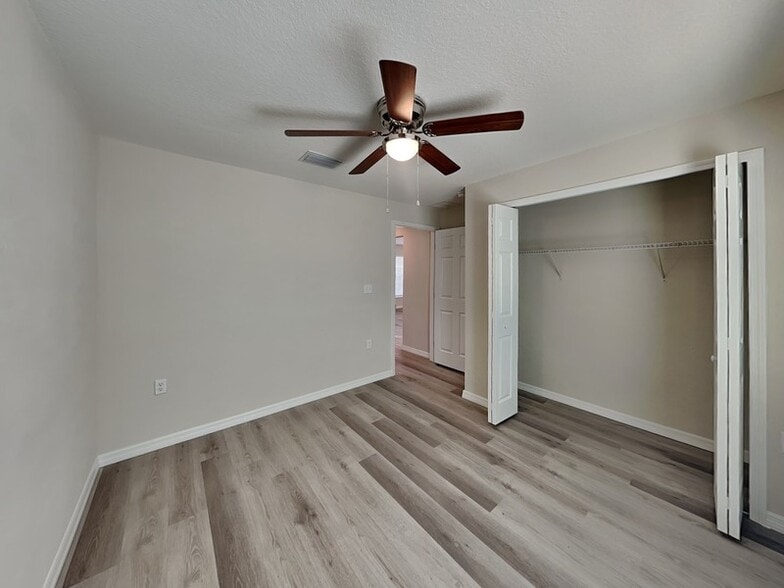 Building Photo - 27 Pine Cir