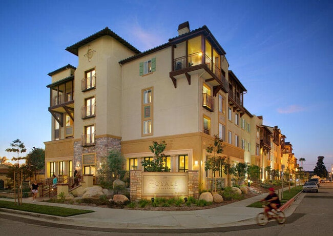 Building Photo - Royale Apts