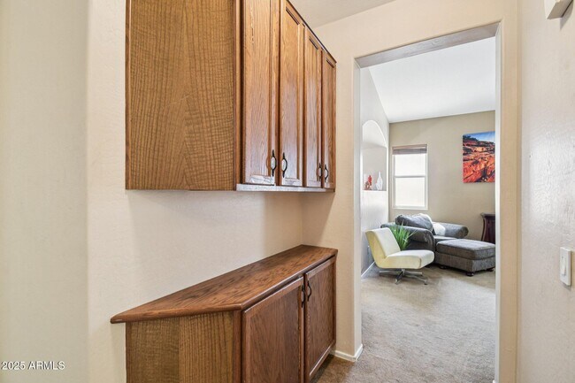 Building Photo - 2633 E Calle Del Norte Dr