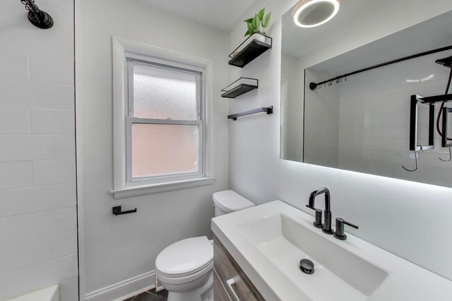 Building Photo - 710 S Hawthorne Ave