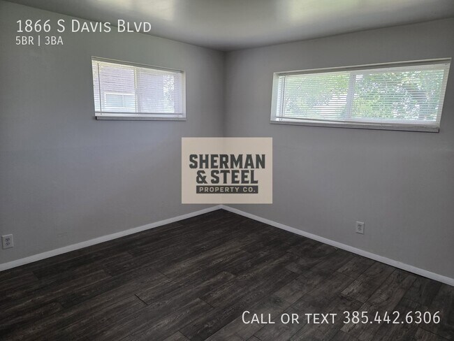 Building Photo - 1866 S Davis Blvd