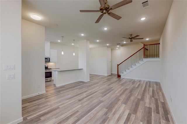 Building Photo - 16124 Doe Lk Dr