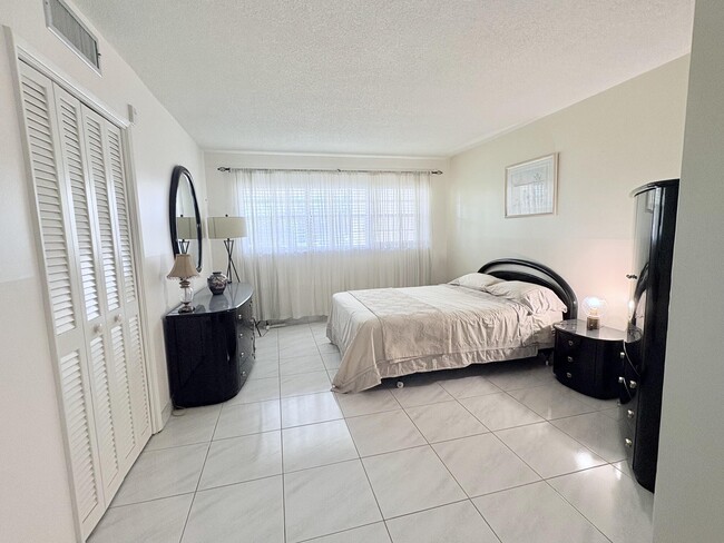 Building Photo - 2671 S Course Dr