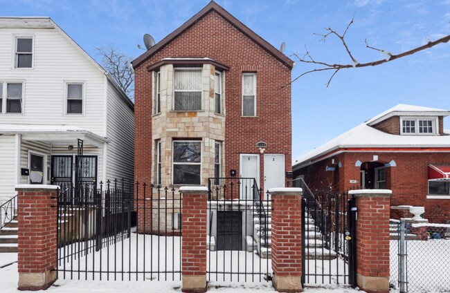 Primary Photo - 6346 S Saint Lawrence Ave