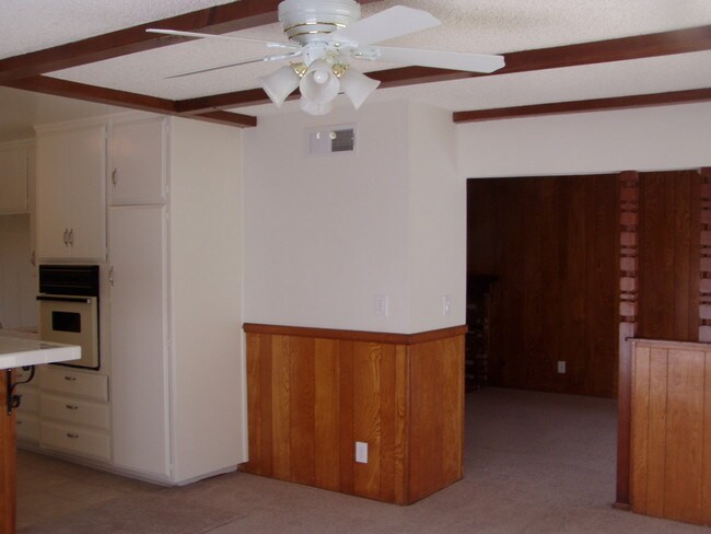 Building Photo - 10854 Reseda Blvd