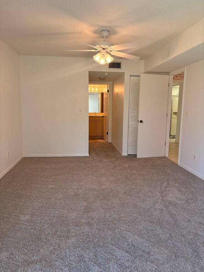 Building Photo - Spacious 1 bedroom at Pier 43!