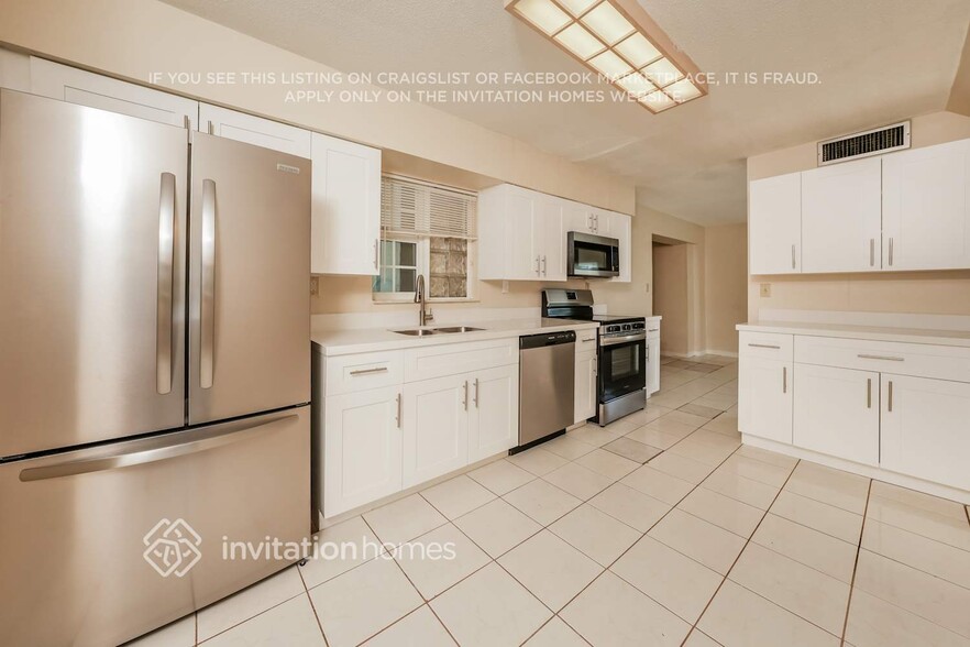 Building Photo - 5674 Parke Ave