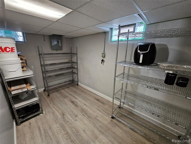 Building Photo - 29624 Rosslyn Ave