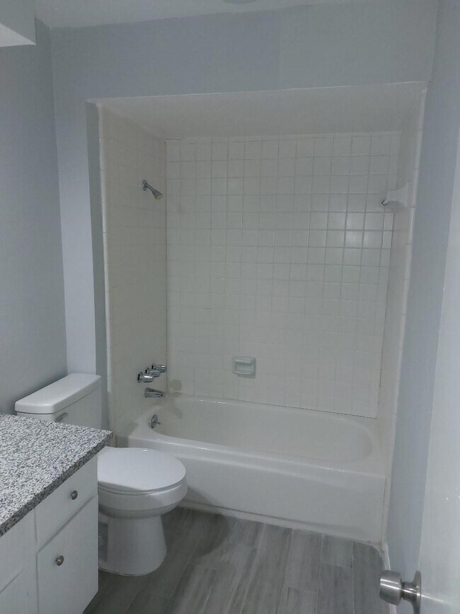 Building Photo - 1846 Hollister St