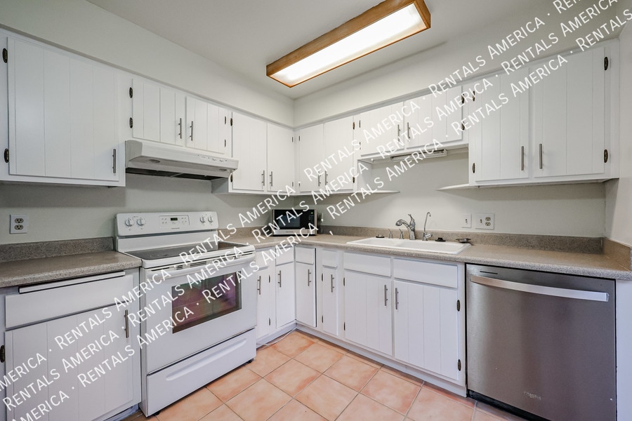 Building Photo - 6626 N Majorca Ln W