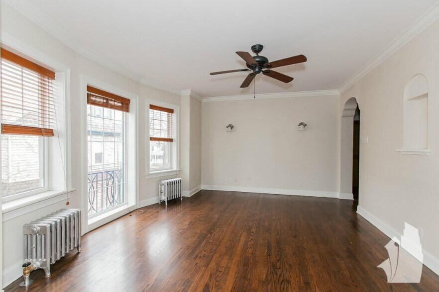 Building Photo - 4830 N Paulina St