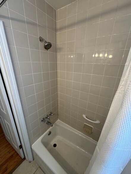 Building Photo - 5844 W 55th St