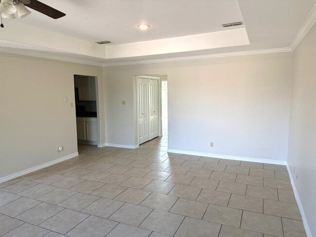 Building Photo - 9805 Sterling Loop