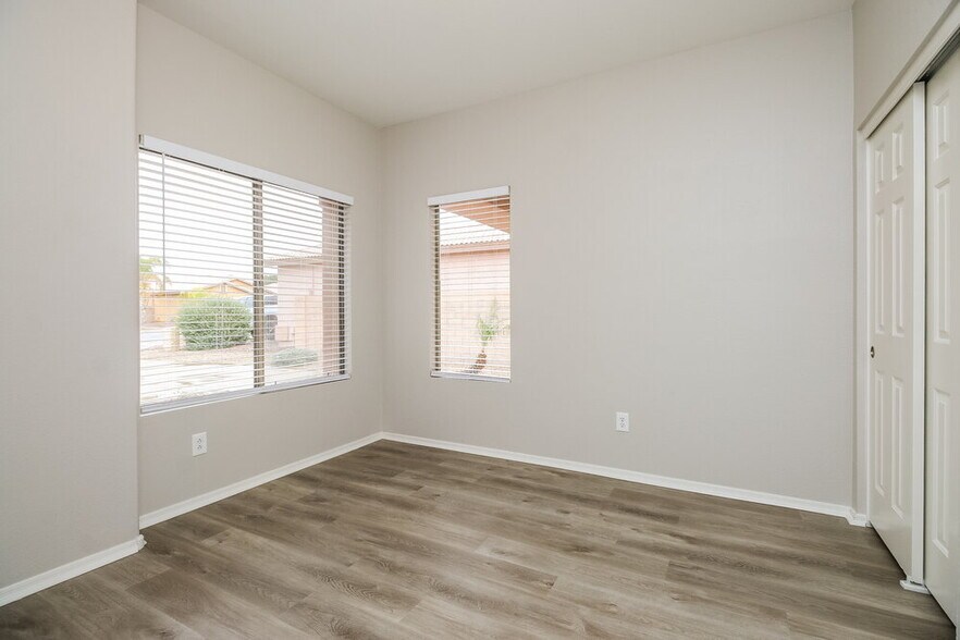 Building Photo - 6629 W Range Mule Dr