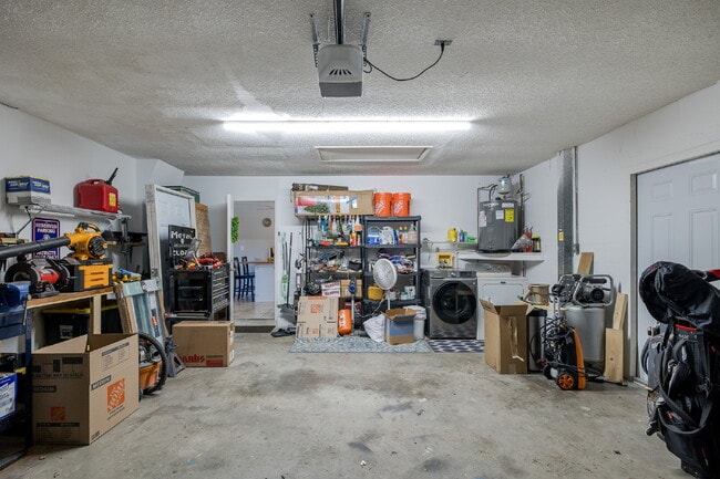 Building Photo - 7334 Bent Oak Dr