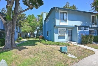 Building Photo - $3190 -- Beautifully Remodeled Townhome in...