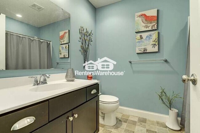 Building Photo - Executive Townhome in Stonemills Community...
