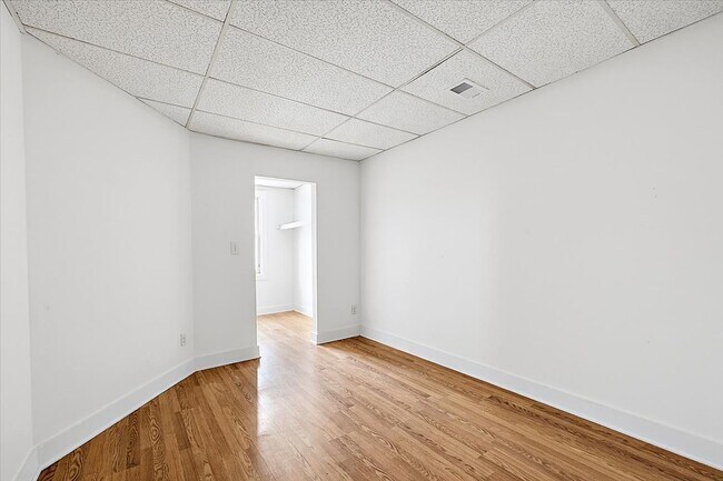 Building Photo - 113 S Saginaw St