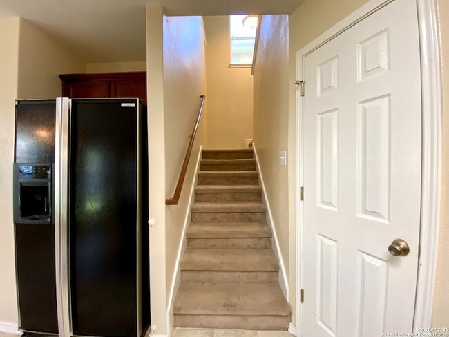 Building Photo - 215 Coopers Hawk