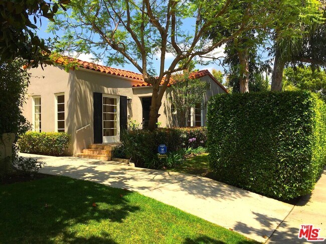 Primary Photo - 9019 Rosewood Ave