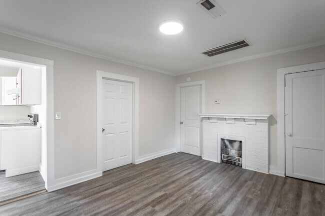 Building Photo - 2 Bedroom Home Just Off Main Street in Mill Town