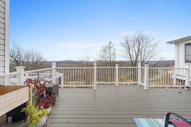 deck - 903 Raymond Dr