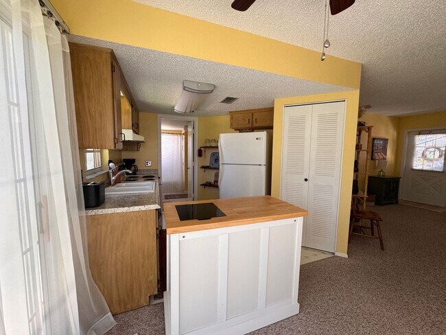 Building Photo - Furnished 1-Bedroom in Derby Downs 55+ Community