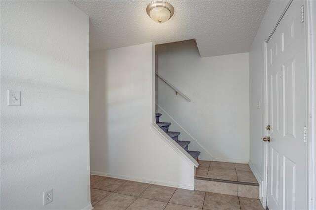 Building Photo - 44 Carriage Ln