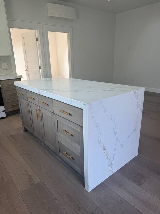 Building Photo - 1815 G St